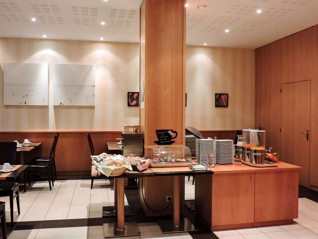 迪纳尔巴尔莫勒尔舒适酒店 餐厅 照片